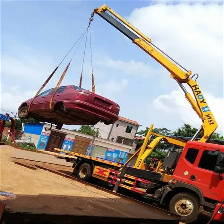 滕州吊车吊汽车的正确方法