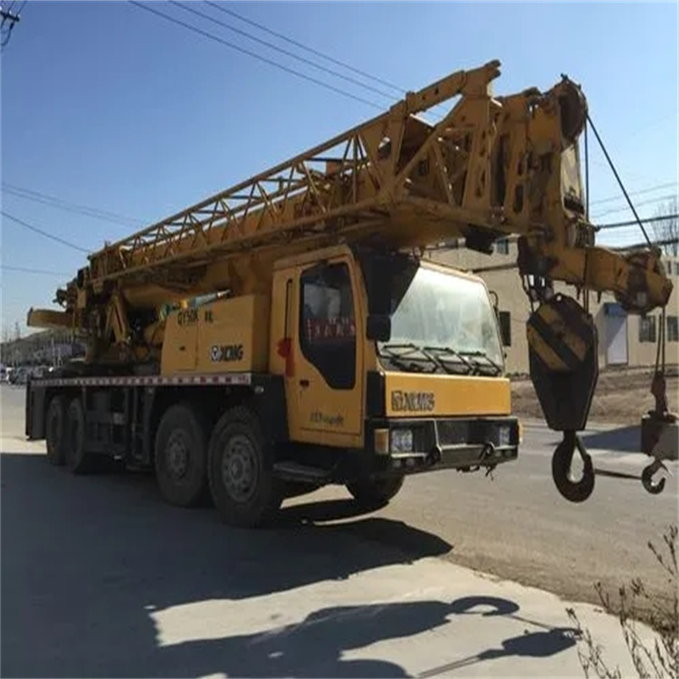 滕州吊车吊挖机吊哪里比较安全